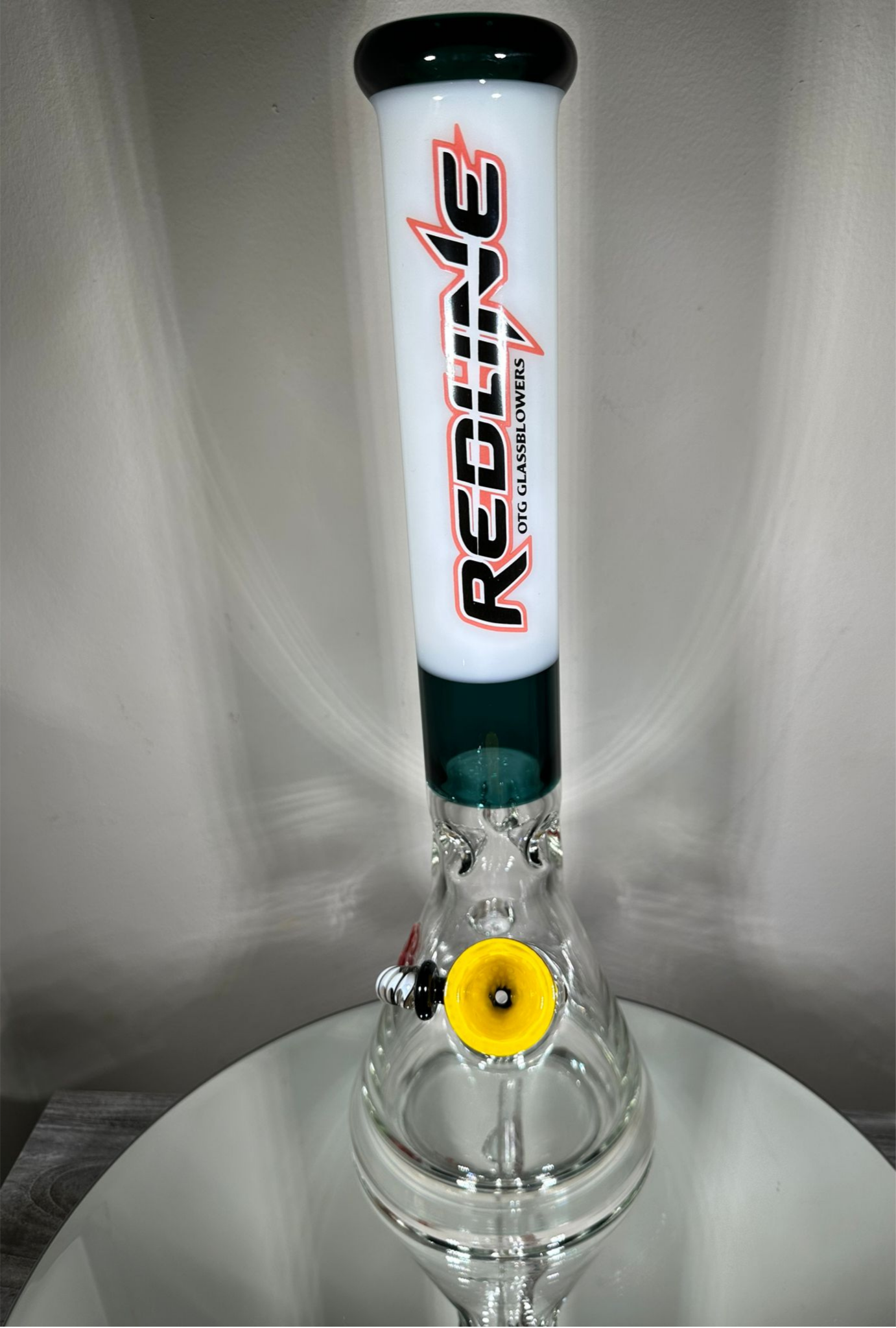 Differences Between a Bubbler and a Bong GiggleGlass