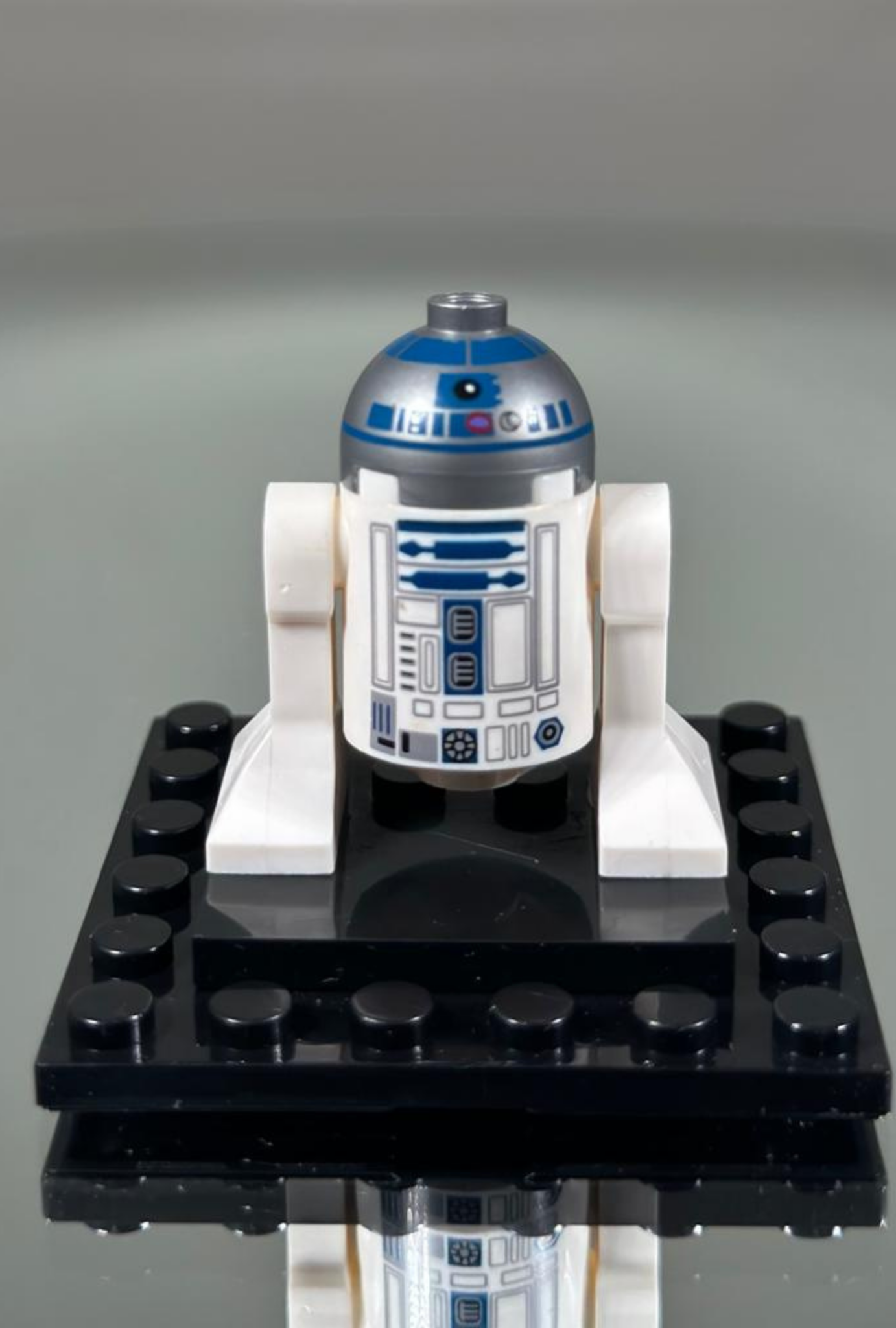 R2D2 - GiggleGlass