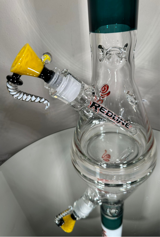 Load image into Gallery viewer, Redline White Beaker Bong with Led
