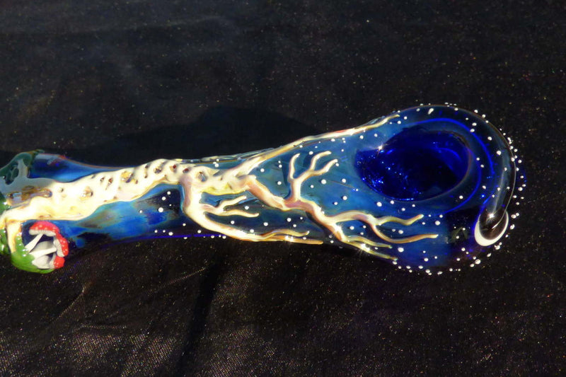 Sculpted Tree Nightime Scene Handpipe